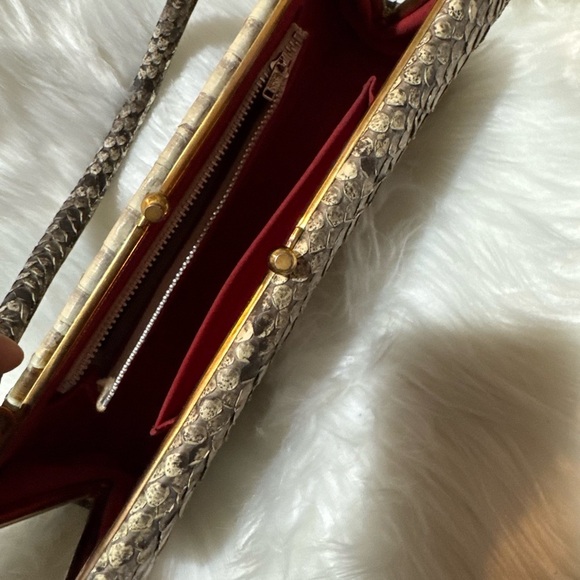 Elegant Snake Print Handbag - Picture 4 of 7